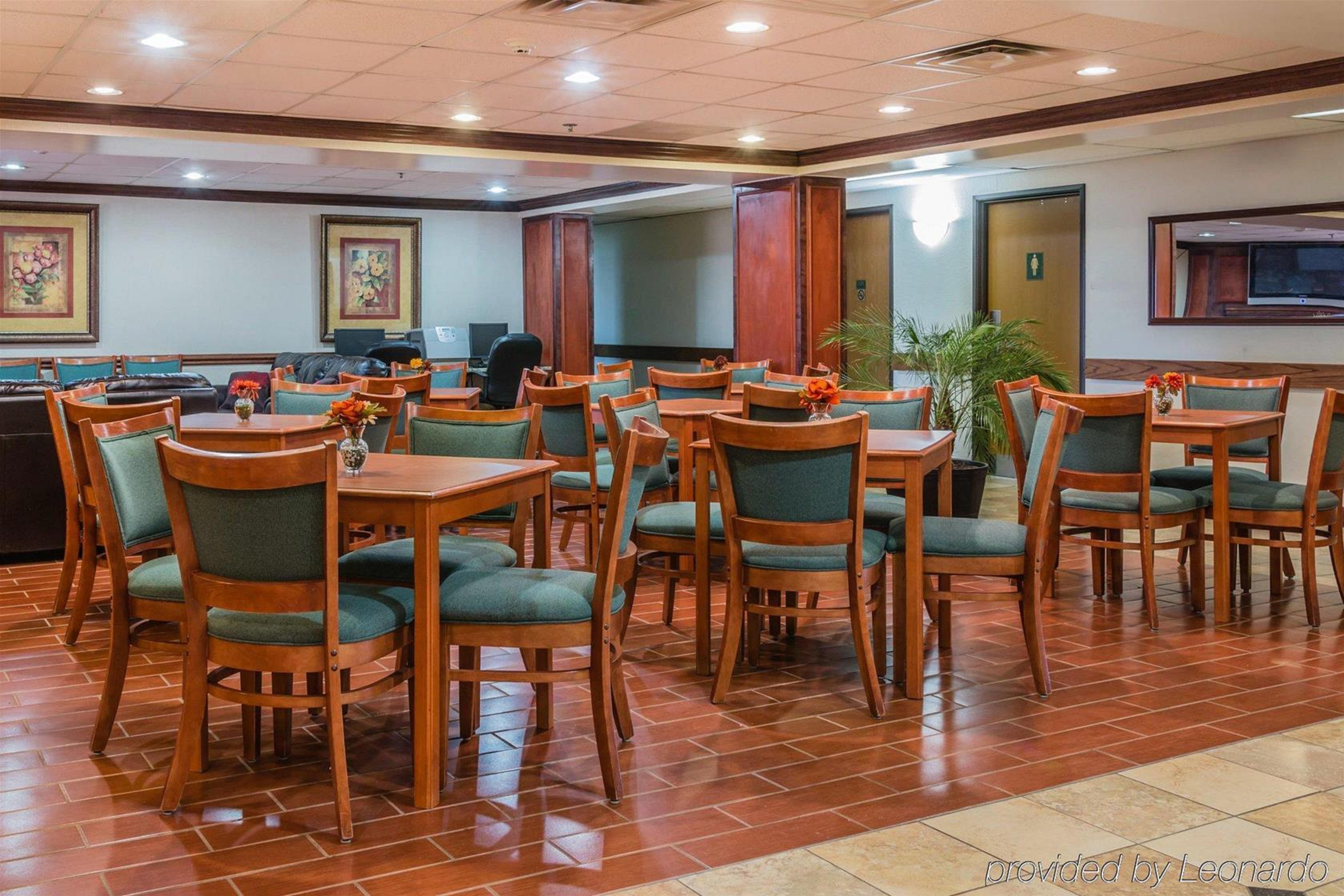 Quality Inn & Suites Detroit Metro Airport Romulus Luaran gambar