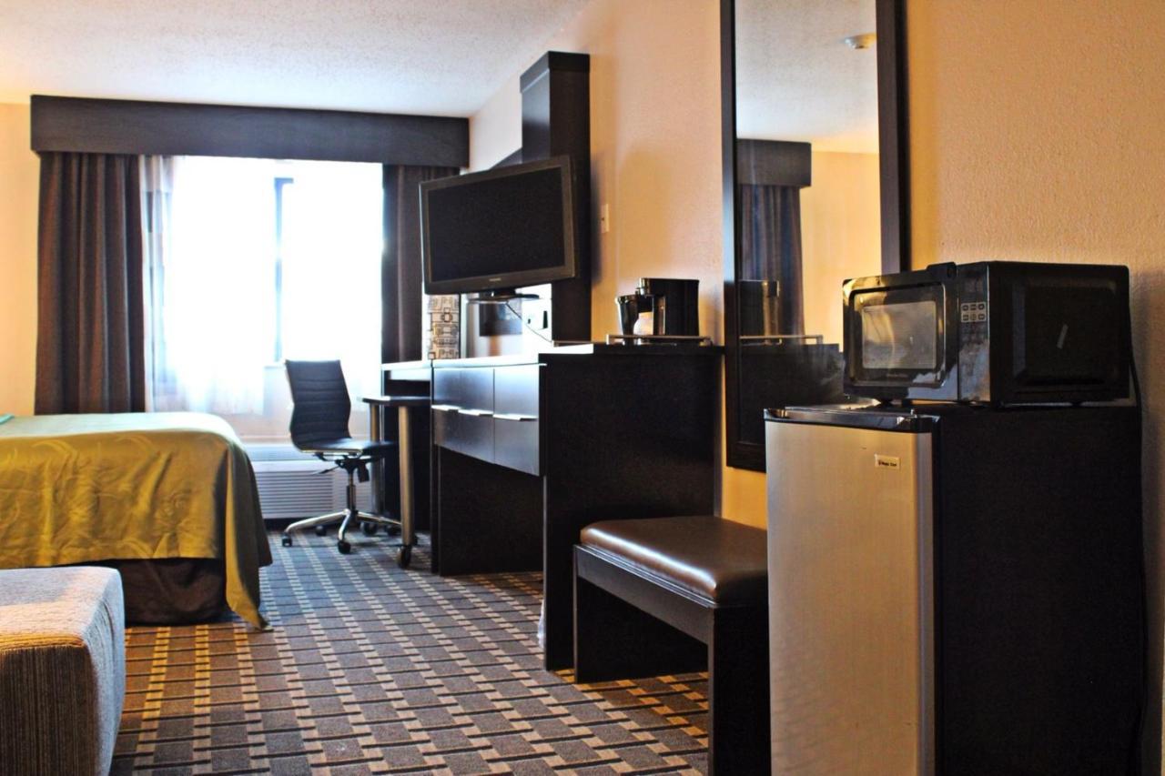 Quality Inn & Suites Detroit Metro Airport Romulus Luaran gambar