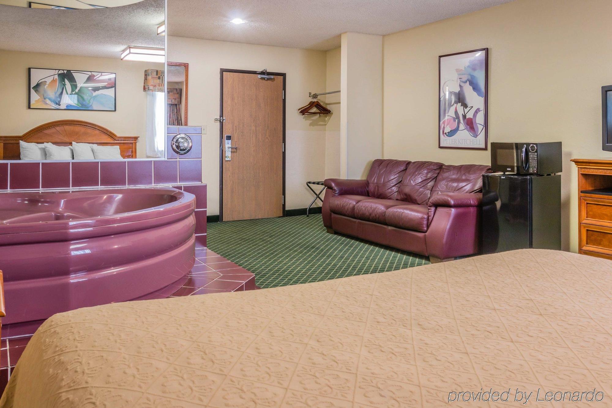 Quality Inn & Suites Detroit Metro Airport Romulus Luaran gambar
