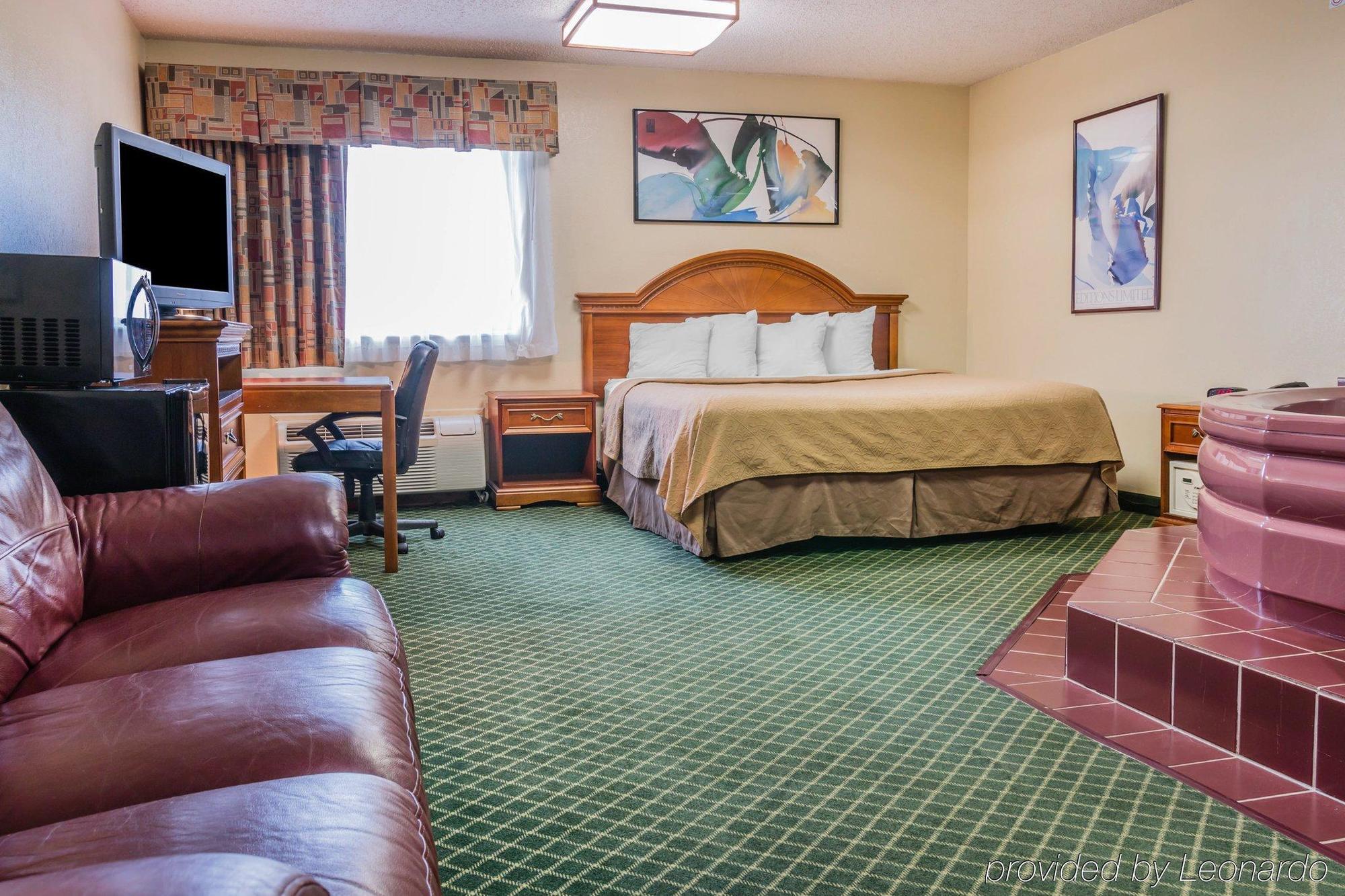 Quality Inn & Suites Detroit Metro Airport Romulus Luaran gambar