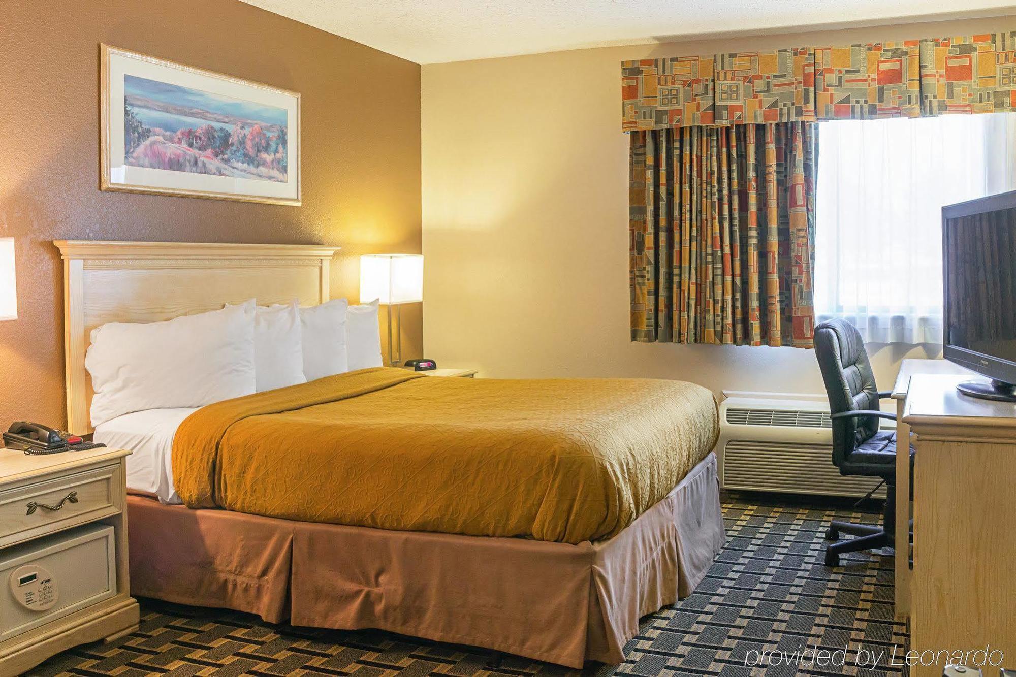 Quality Inn & Suites Detroit Metro Airport Romulus Luaran gambar